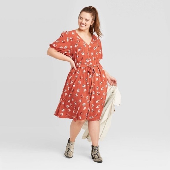 NWT floral print short sleeve v-neck dress - Picture 8 of 9